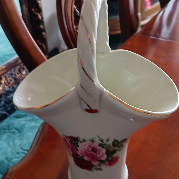 Vintage real gold trim basket vase - Picture 5 of 5